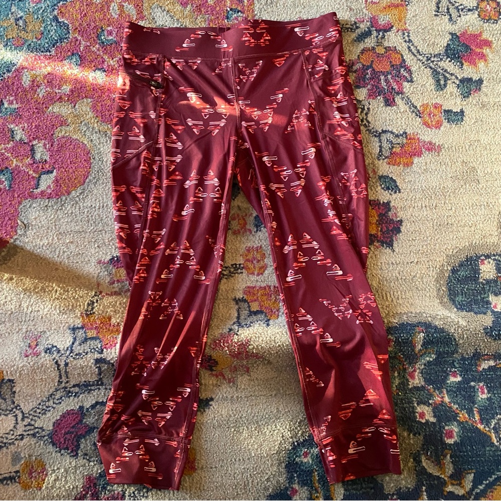 Toad&Co Aqua Flex Capri Leggings Women’s M, Maroon Zipper-Pocket Active Leggings
